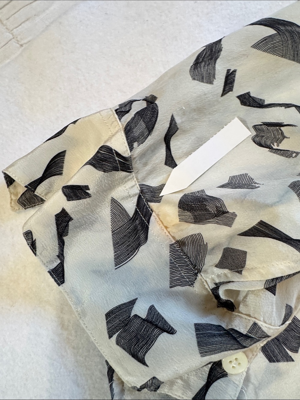 Everlane 100% Silk Abstract Print Button Front Blouse Large Ivory Gray - Picture 9 of 9